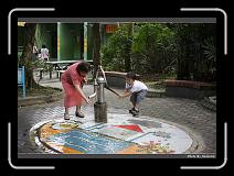 IMG_3571 * 900 x 644 * (292KB)