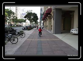 IMG_7860 * 900 x 644 * (283KB)