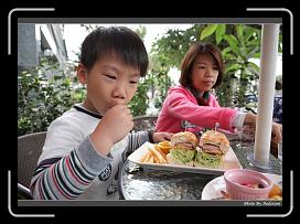 IMG_8784 * 900 x 644 * (295KB)